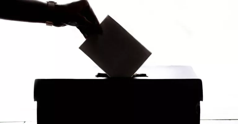 मतदान